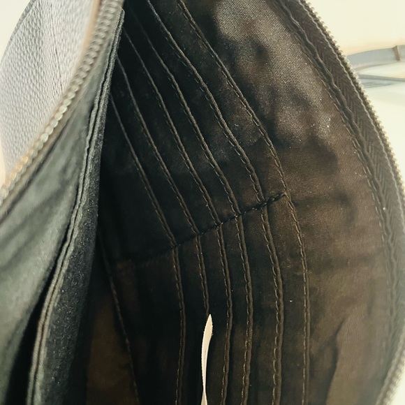 LIZ CLAIBORNE Wristlet “AUBREY” Bag Black w Gold Trim - Picture 9 of 11